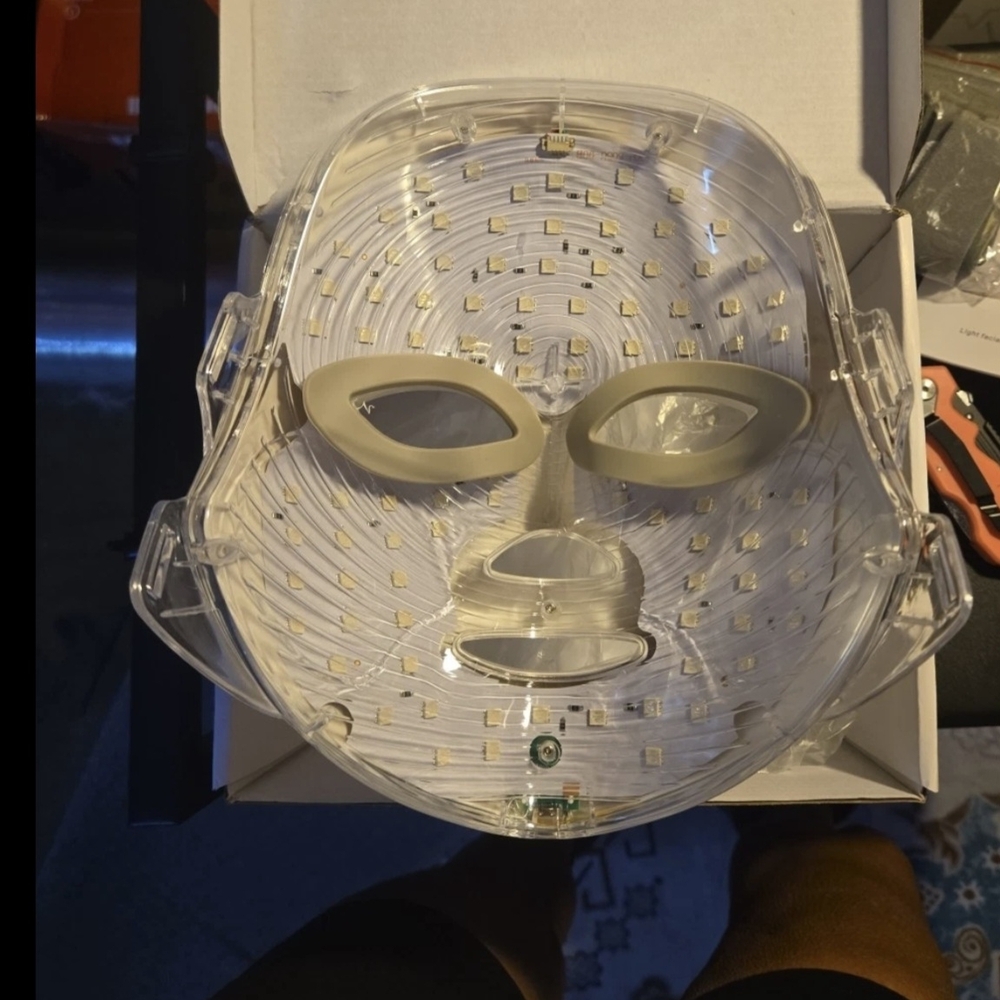 LED Light Therapy Mask - White - Picture 2 of 5